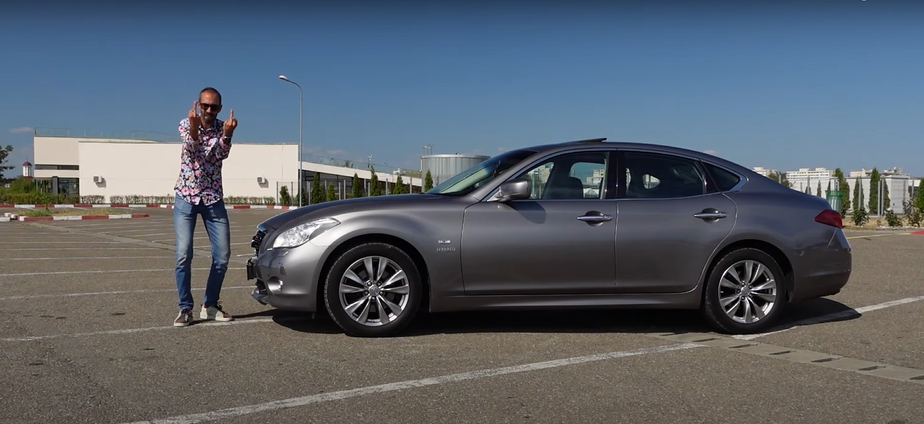 Infiniti M35h din 2011
