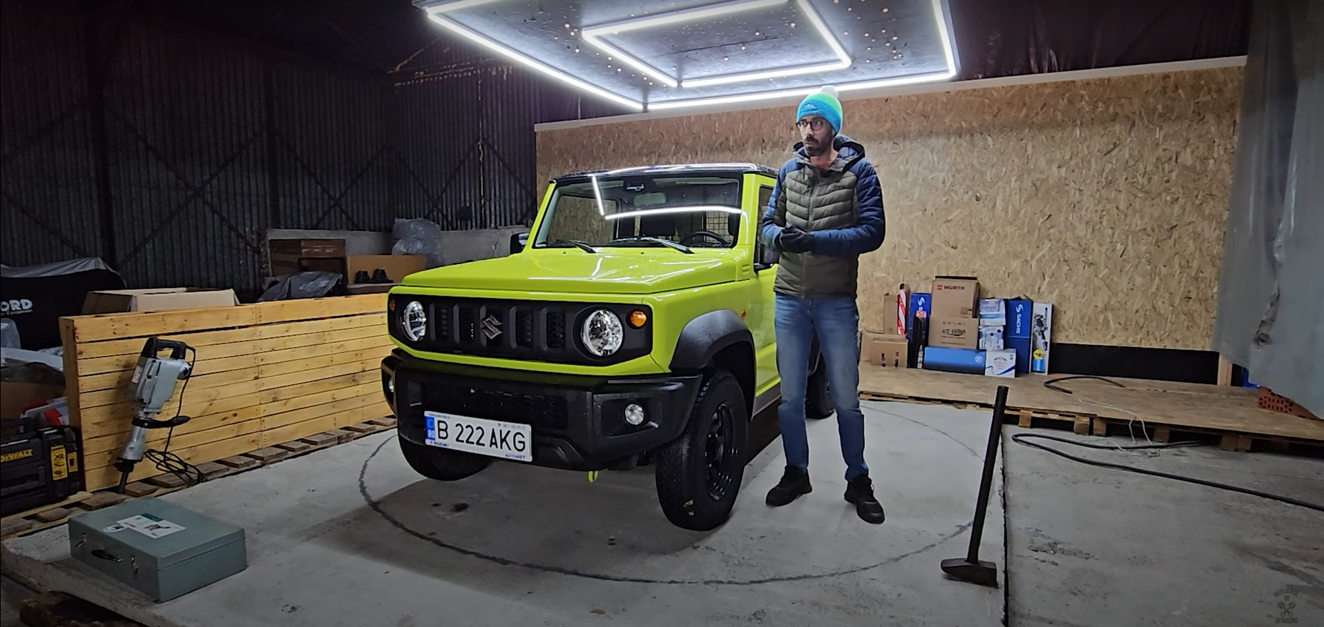 Suzuki Jimny pe Elevator