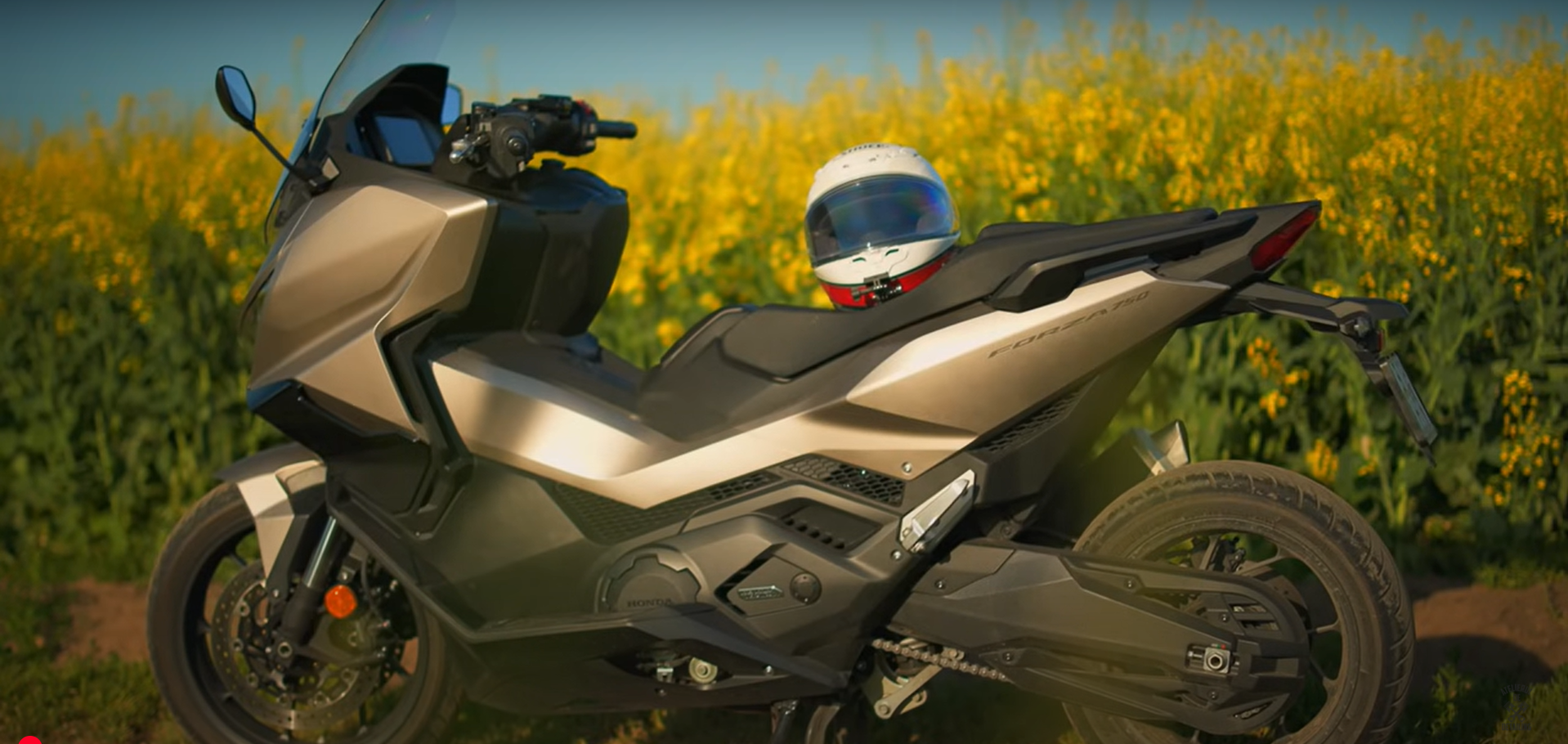 Motoscuterele de 750 de la Honda: Forza și X-ADV