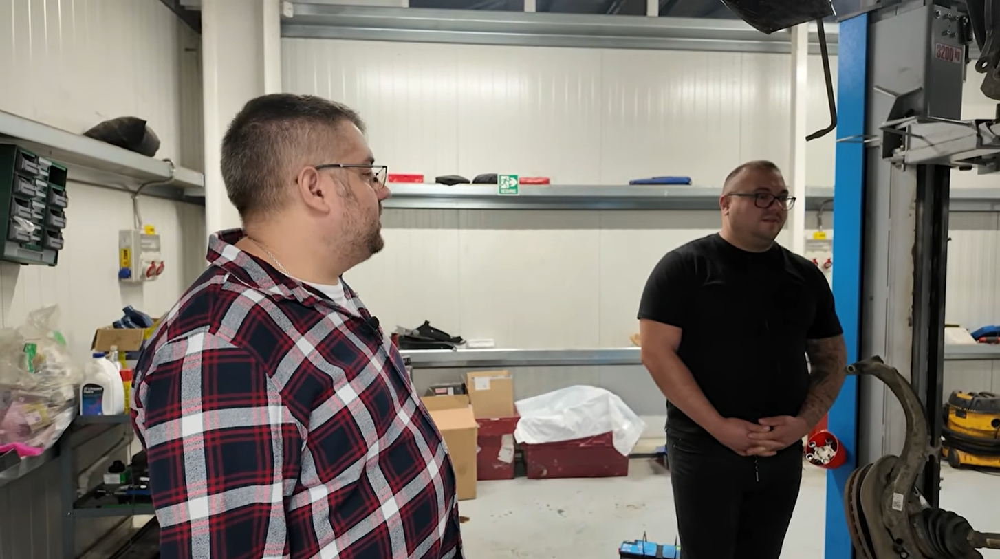 De ce sunt Audi și BMW pe elevator? De ce lipsește Mercedes?
