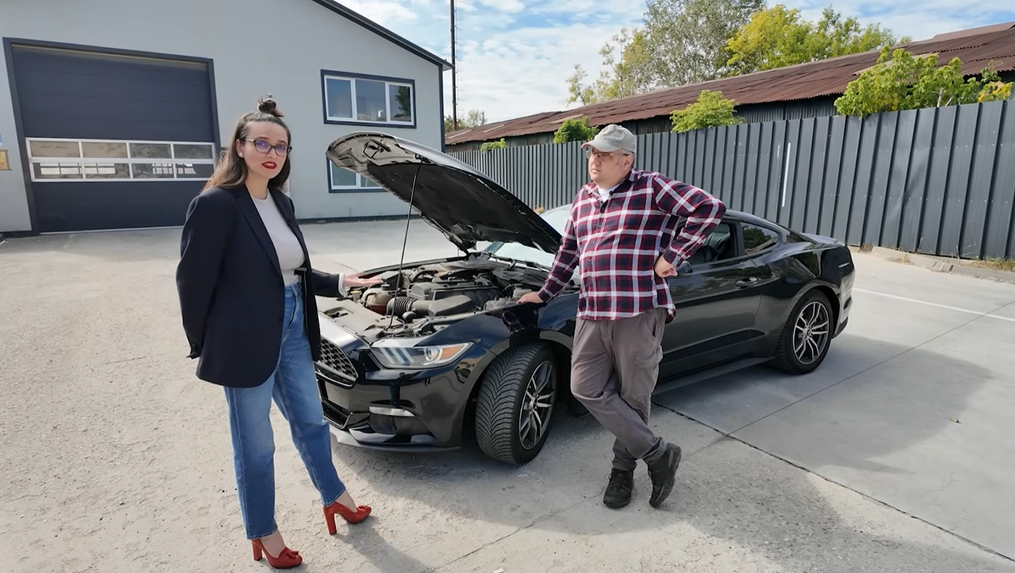 Premiul pentru cea mai frumoasă mașină văzută din groapa merge la… Ford Mustang