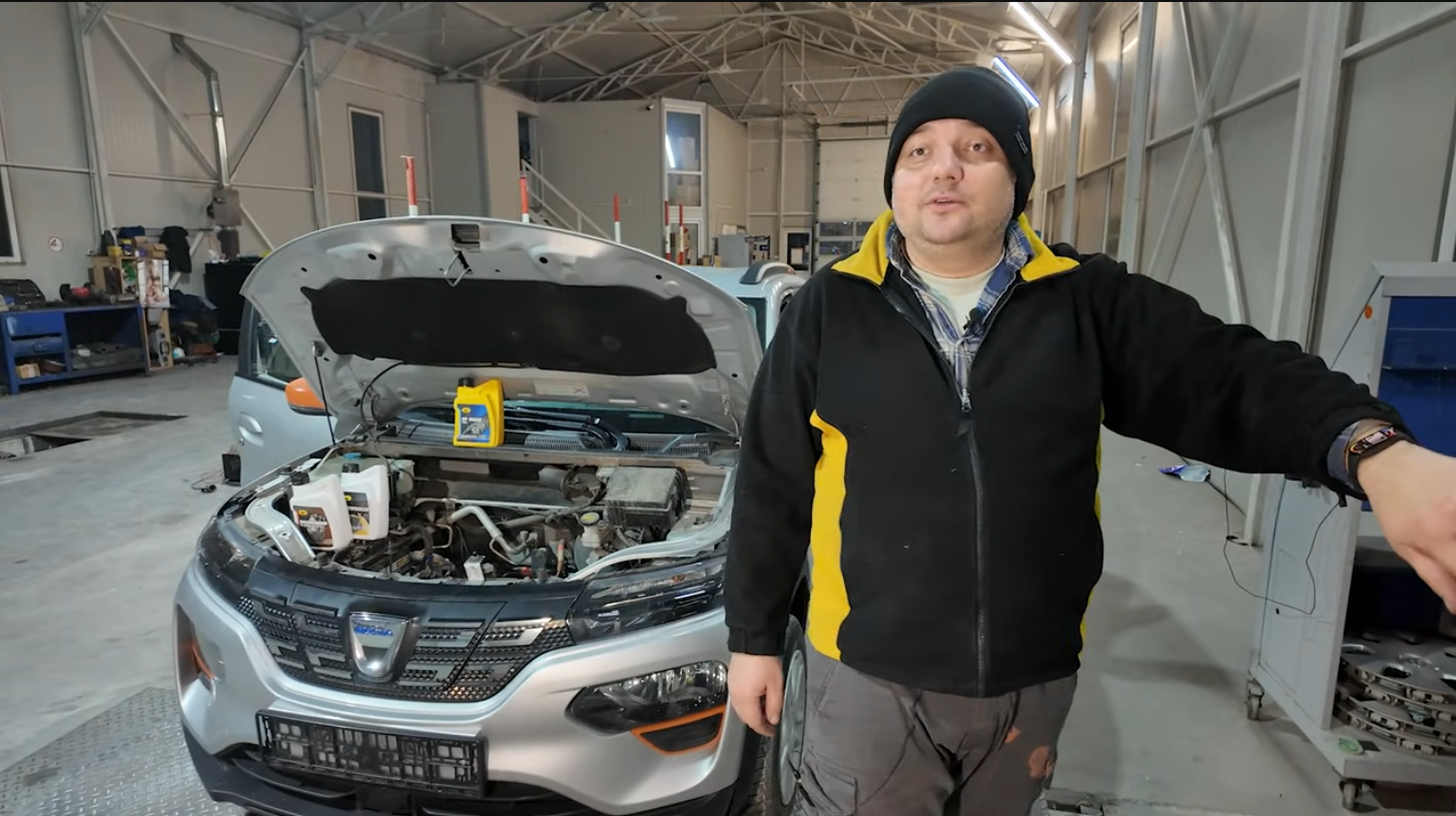 Am Schimbat Uleiul la Dacia Spring - Da, o Mașină Electrică!