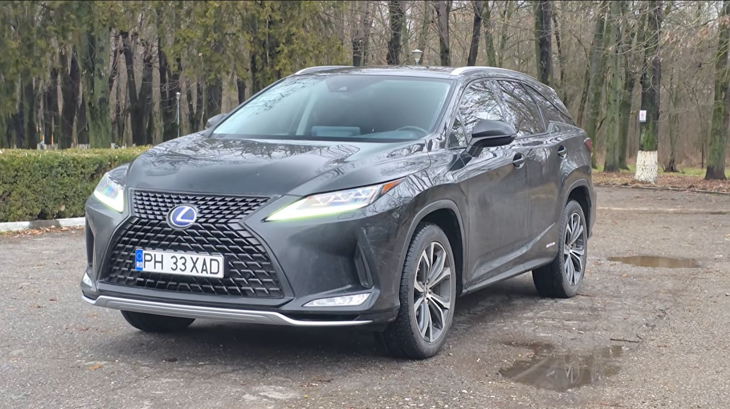 Lexus RX450hL cu 7 locuri