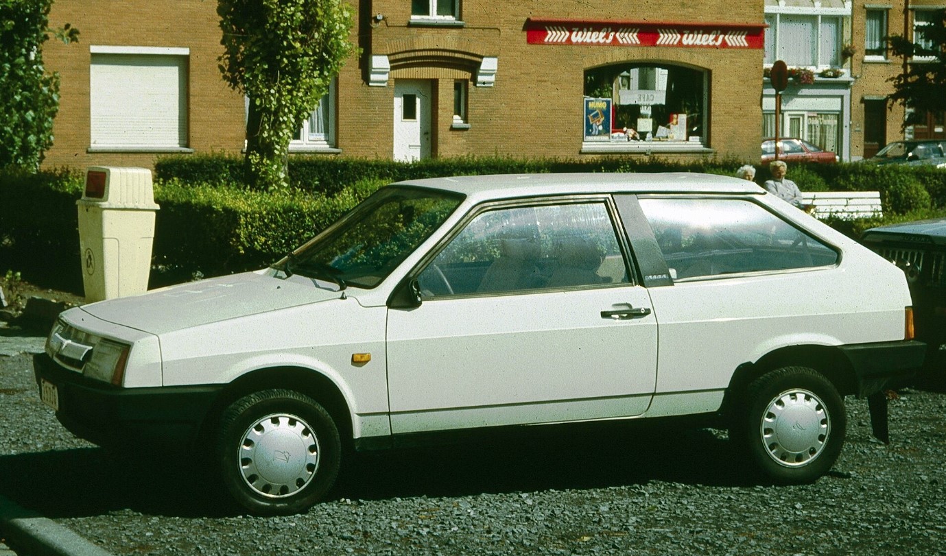 Un raport CIA desecretizat dezvăluie că VAZ 2108, simbolul auto sovietic din anii '80, a fost proiectată integral de Porsche Engineering.
