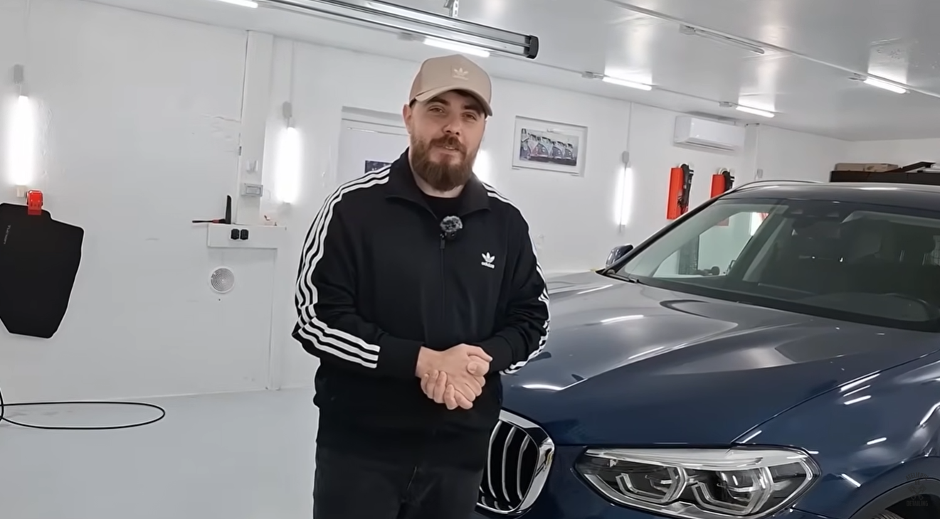 Defect ascuns la BMW? Banda mată de pe display pe care mulți o ignoră